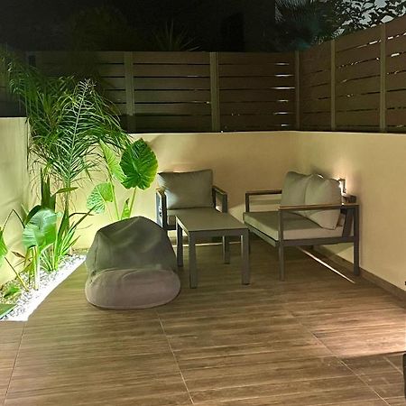 Haris White Apartment Roussospítion 外观 照片