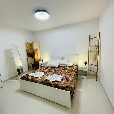 Haris White Apartment Roussospítion 外观 照片