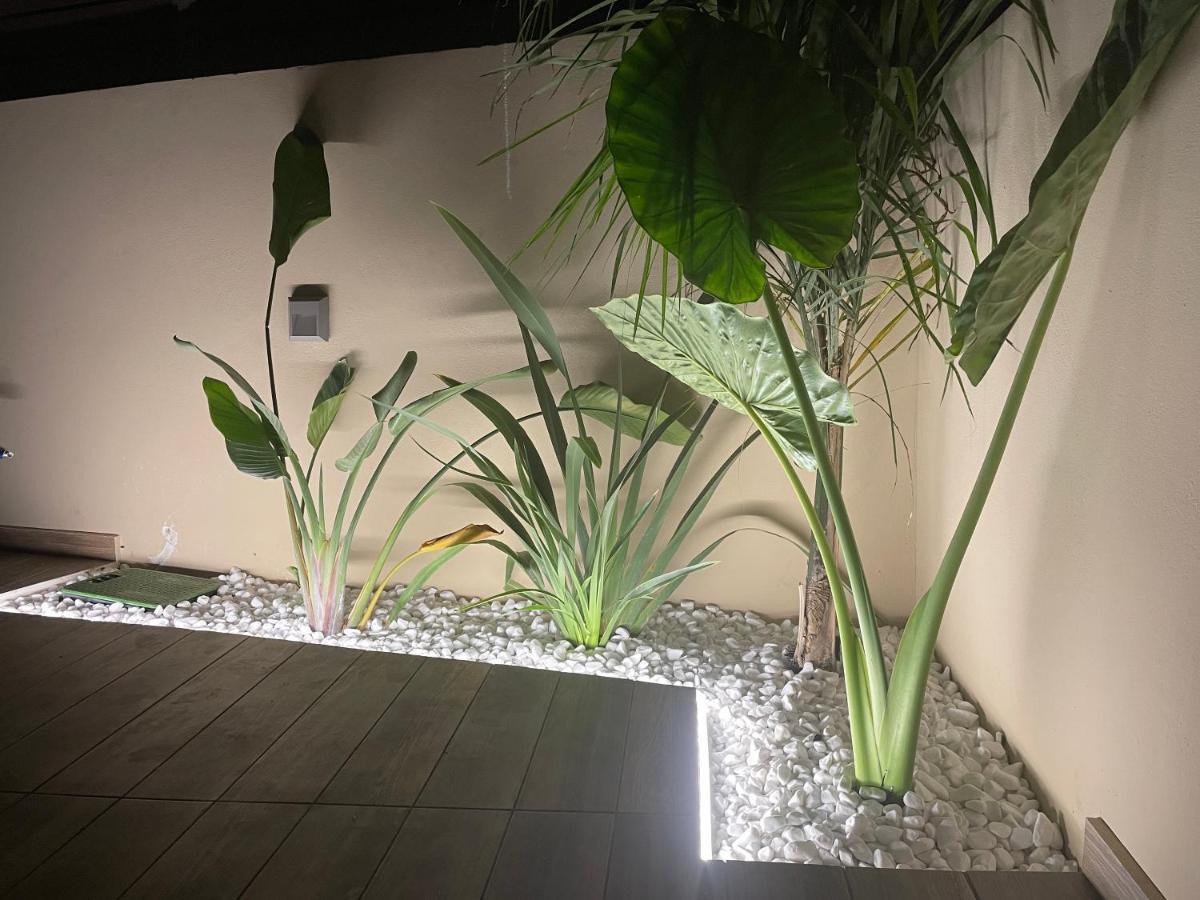 Haris White Apartment Roussospítion 外观 照片