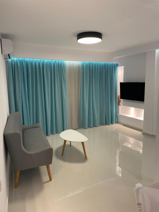 Haris White Apartment Roussospítion 外观 照片