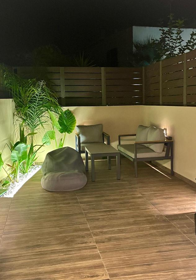 Haris White Apartment Roussospítion 外观 照片