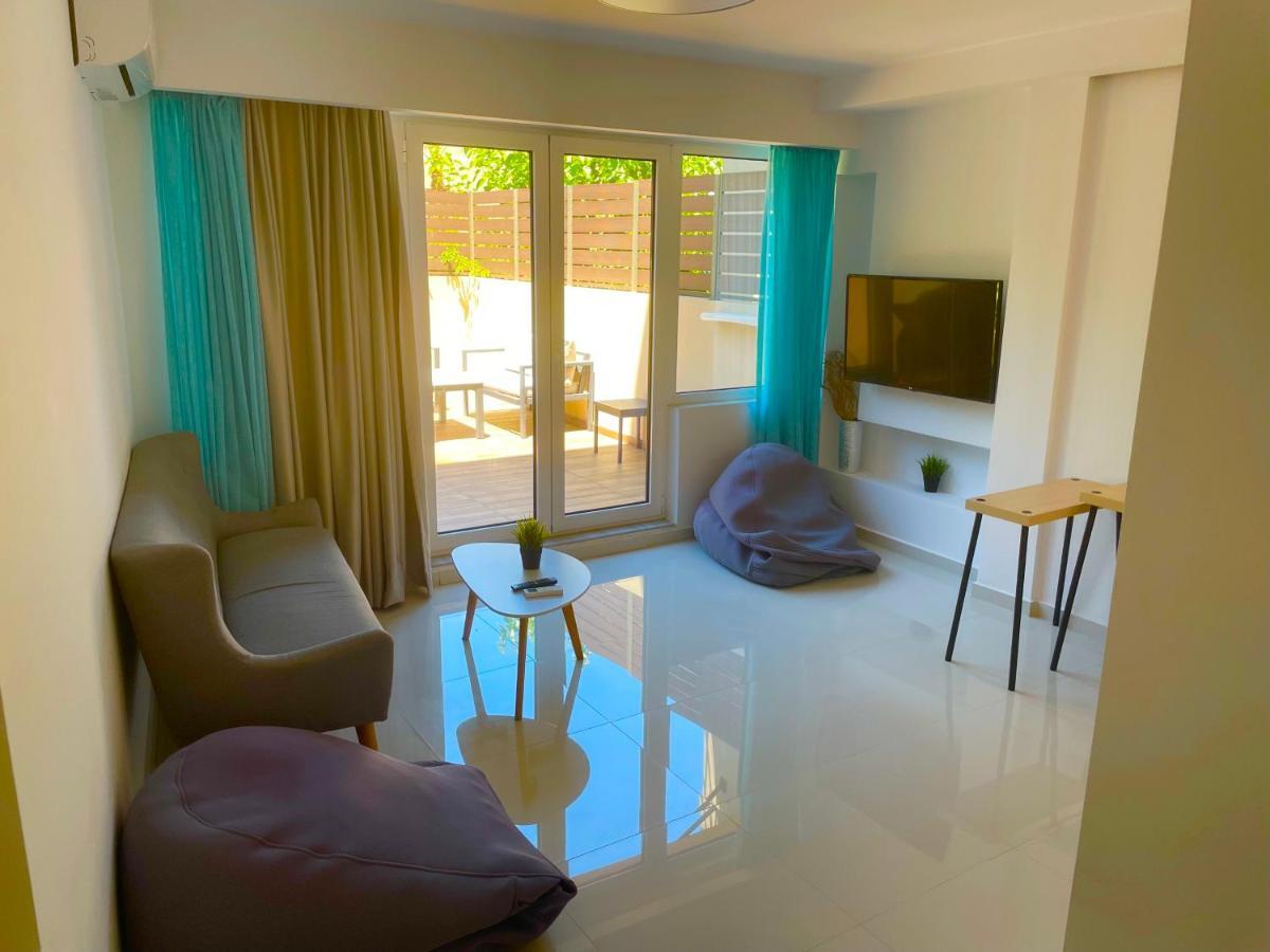 Haris White Apartment Roussospítion 外观 照片