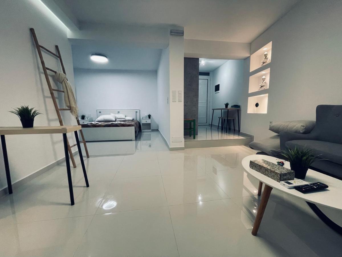 Haris White Apartment Roussospítion 外观 照片