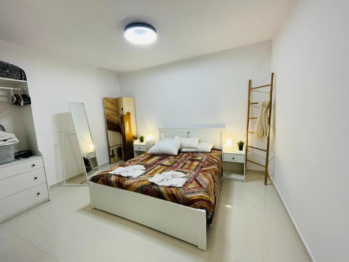Haris White Apartment Roussospítion 外观 照片